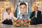 Německá kancléřka Merkelová, turecký prezident Erdogan a komentátor Holec