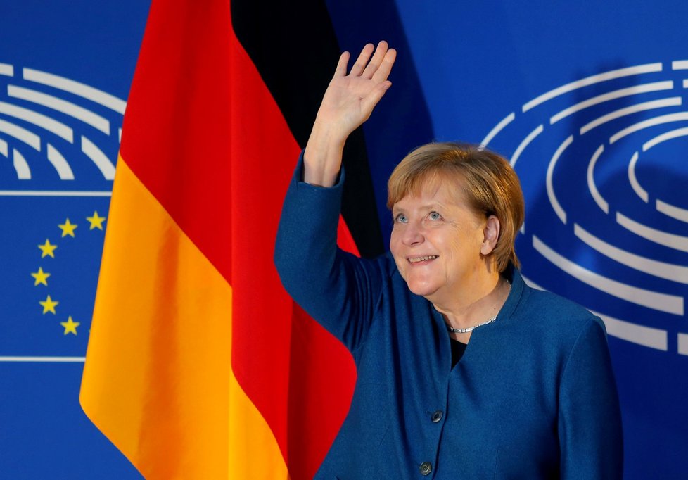 Letadlu, jímž ve čtvrtek cestovala německá kancléřka Angela Merkelová na summit největších ekonomik světa G20 do Buenos Aires, přestal zcela fungovat komunikační systém
