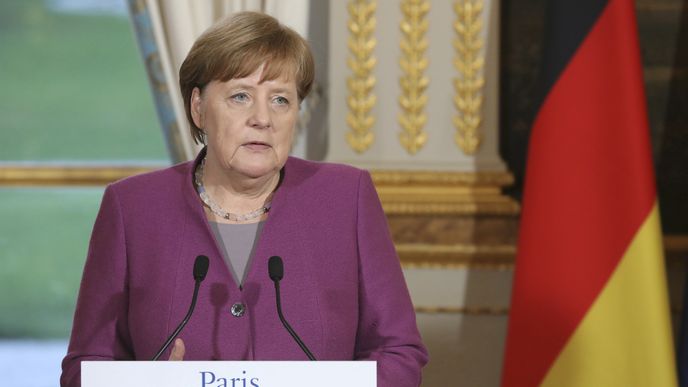 Znovuzvolená kancléřka Merkelová se v Paříži setkala s francouzským prezidentem Macronem, aby spolu prodiskutovali případ zavražděného Rusa