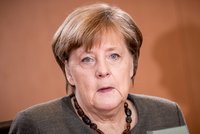 „Rozumím zklamání.“ Merkelová hájila „bolestné“ ústupky při jednání o nové vládě