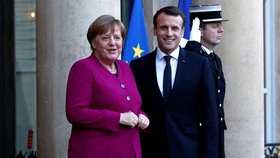 Kancléřka Merkelová s francouzským prezidentem Emmanuelem Macronem.