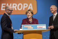 Uprchlický kompromis v partaji u Merkelové. Kancléřka se na sjezdu vyhne sporům