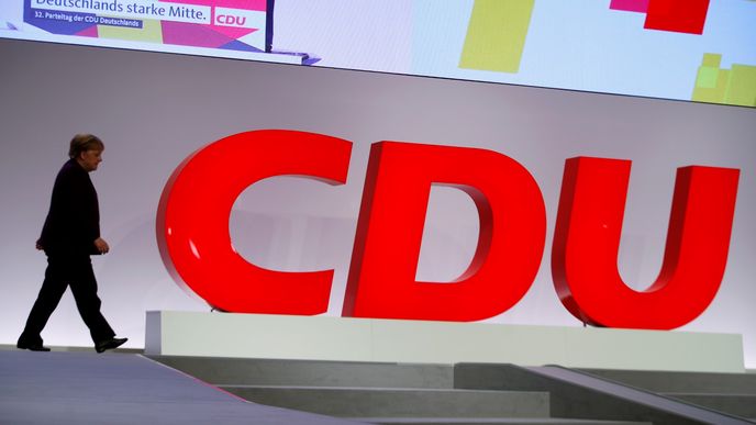 Klíčový dvoudenní sjezd německé vládní strany CDU byl kvůli koronavirové pandemii už dvakrát odložen a nakonec se bude konat pouze on-line.