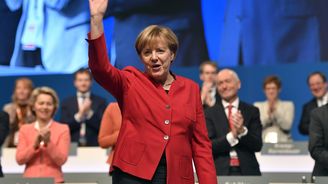 Merkelová zůstává v čele CDU, dostala téměř 90 procent hlasů