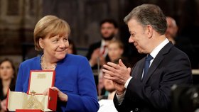 Angela Merkelová dostala od řádu františkánů ocenění Světlo míru za svou snahu o smír a mírové soužití v Německu a Evropě