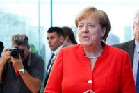 Němci podle Merkelové čelí třem zkouškám. Je mezi nimi i násilí migrantů