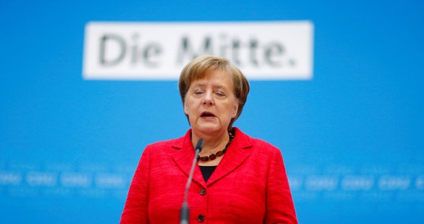 Merkelová - jak jinak - počtvrté kancléřkou. Ale  hlasování bylo těsnější než mělo