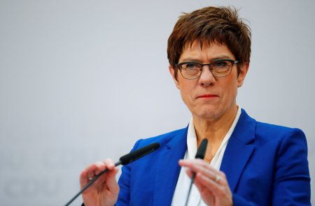 Šéfka vládní Křesťanskodemokratické unie (CDU) Annegret Krampová-Karrenbauerová rezignuje. Nejde jen o její selhání, ale též o selhání kancléřky Angely Merkelové, jejíž éra se blíží ke konci