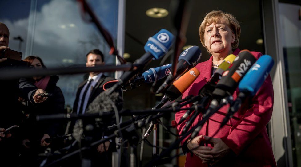 Angela Merkelová po dalším kole rozhovorů o nové vládě. (17.11.2017)