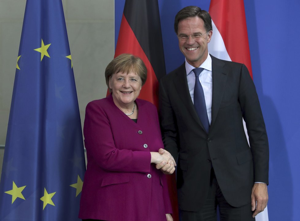 Německá kancléřka Angela Merkelová s předsedou nizozemské vlády markem Ruttem na setkání v Berlíně (16. 5. 2019)