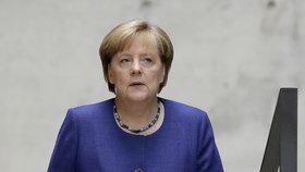 CDU chce v kampani využít tvář Merkelové, sází na větší pravděpodobnost volení.