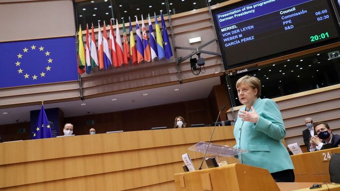 Německá kancléřka Angela Merkelová na schůzi Evropského parlamentu. (8.7.2020)
