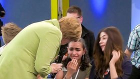 Německá kancléřka Angela Merkel a slzy palestinské dívky Reem.