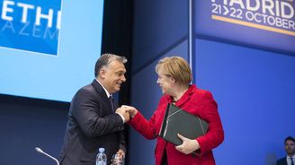 Povídá si Merkelová s Orbánem a pomlouvají Zemana. To není vtip, ale Benešovy dekrety