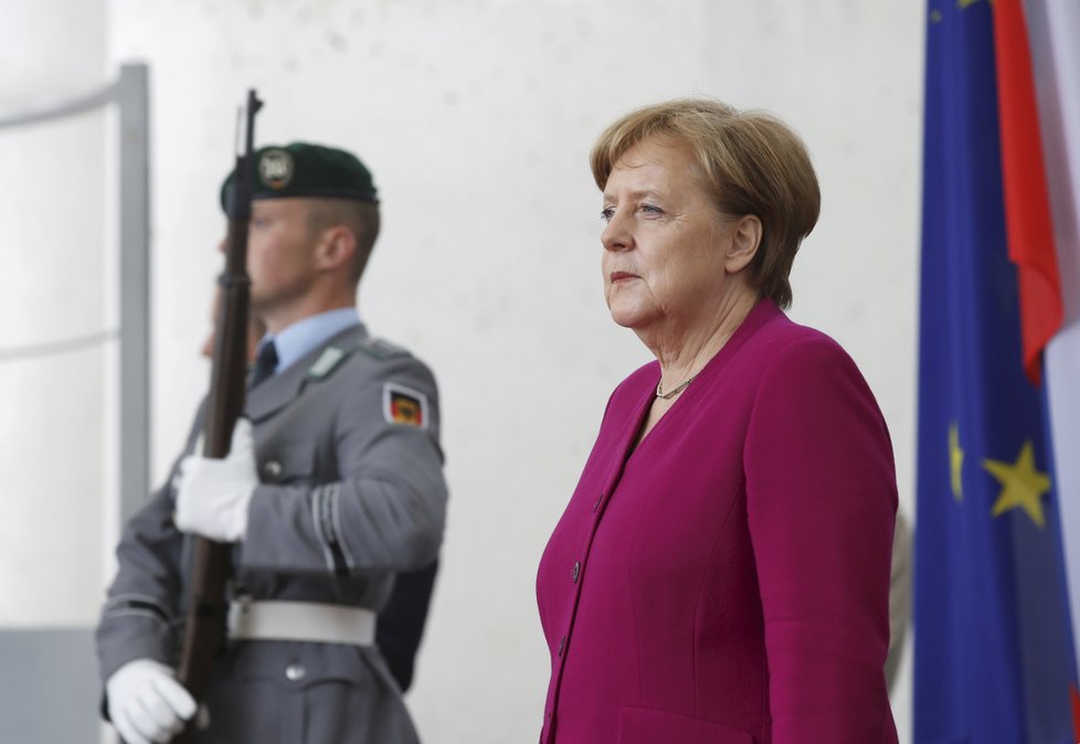 Merkelová se setkala s Pellegrinim. Německá kancléřka očekává, že Slovensko udělá všechno pro to, aby se vyřešila vražda novináře Jána Kuciaka a jeho partnerky.