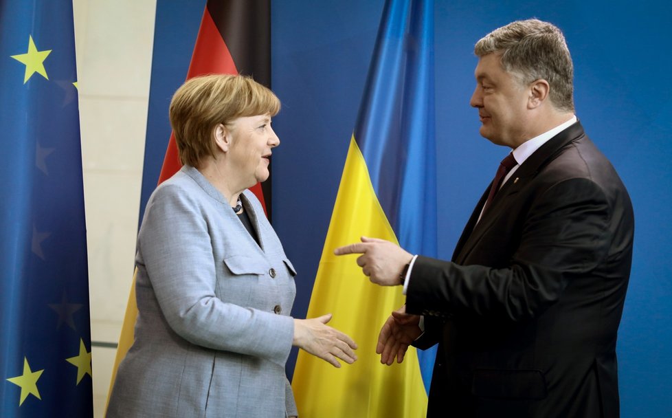 Podle německé kancléřky Angely Merkelové není možné pokračovat s výstavbou plynovodu Nord Stream 2, dokud nebude jasná budoucí role Ukrajiny.