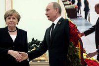 Angela Merkel v Moskvě: Položila věnec, ale do Putina se navážela kvůli Ukrajině