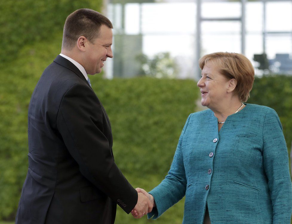 Angela Merkelová a Juri Ratas
