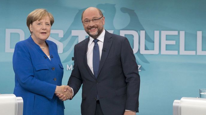 Angele Merkelová a Martin Schulz v předvolební televizní debatě.