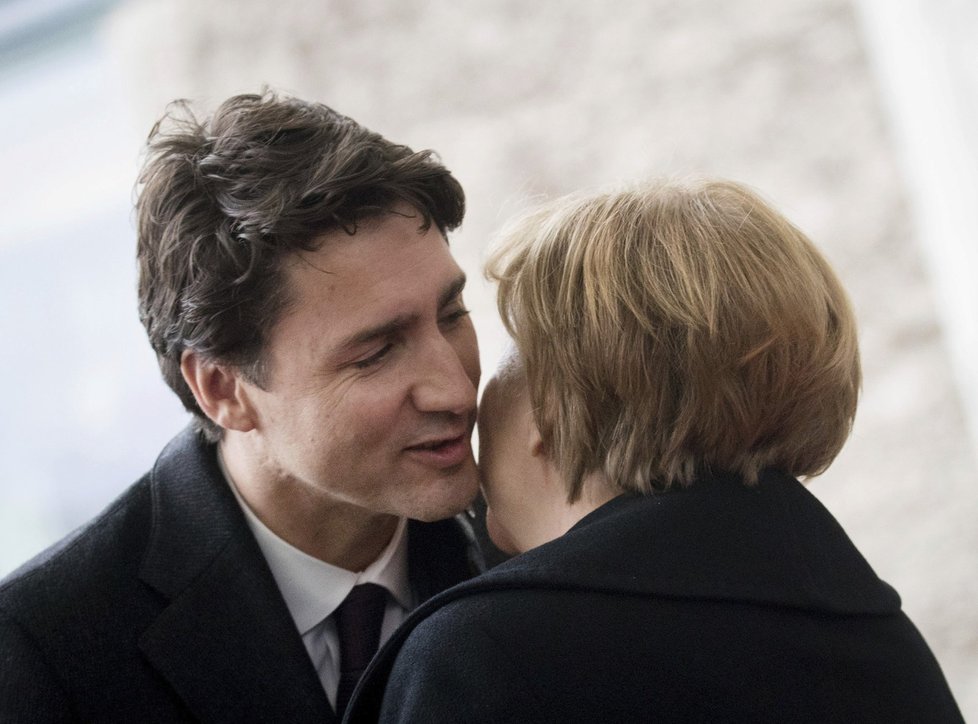 Německá kancléřka Merkelová vítá kanadského premiéra Justina Trudeaua.