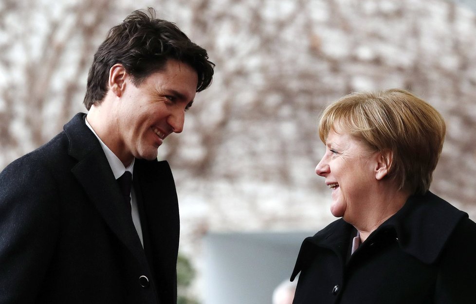 Šarm kanadského premiéra na německou kancléřku fungoval stejně jako i na jiné známé ženy