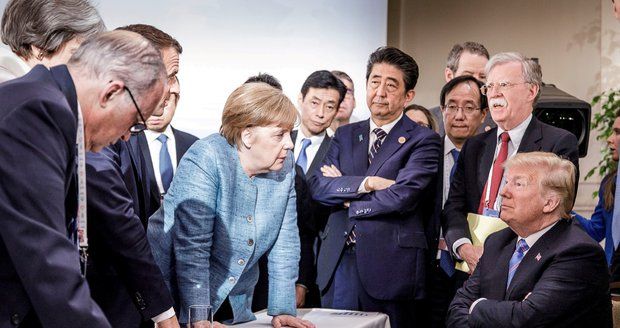 Merkelová hrozí Trumpovi, ten jí vmetl malé příspěvky do NATO