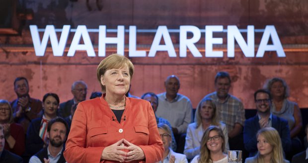 Merkelová v televizní aréně: Horní hranici pro uprchlíky zaručeně odmítám