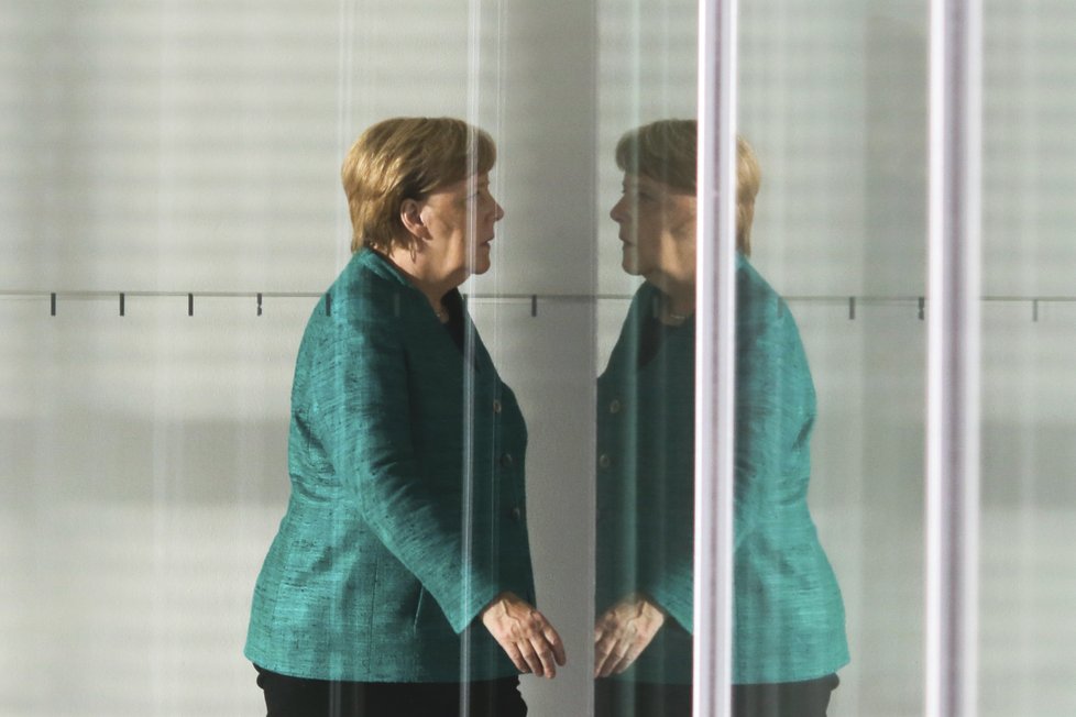 Kancléřka Angela Merkelová utrpěla porážku, nedostala svého člověka na post šéfa poslanců (25.9.2018).