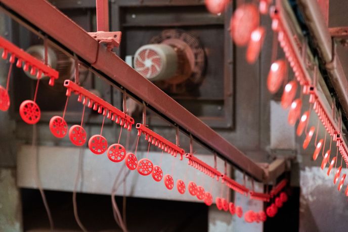 Stavebnice Merkur. Pohled do lakovny Stavebnice Merkur. Pohled do lakovny