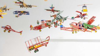 Nezastavovat pás! říká povel z továrny na Merkur. Malí i velcí v Česku už sto let šroubují Nezastavovat pás! říká povel z továrny na Merkur. Malí i velcí v Česku už sto let šroubují