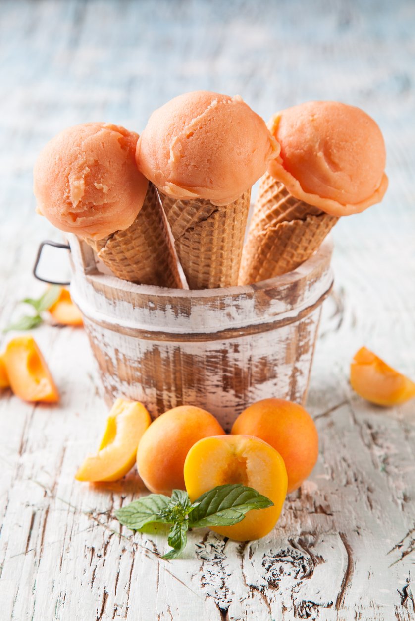 Z čerstvých meruněk si můžete vytvořit báječnou zmrzlinu v pohodlí domova.