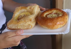 Další meruňkvé speciality ve Velkých Pavlovicích - kostka a koláček.