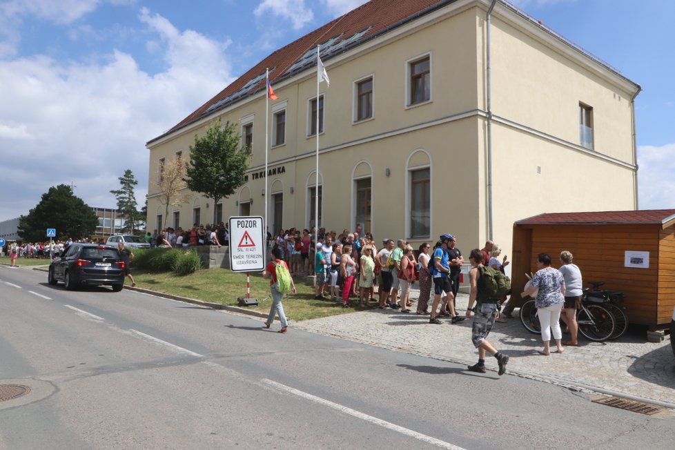 O meruňkobraní ve Velkých Pavlovicích byl obrovský zájem. Fronta na vstupenky měřila několik set metrů.