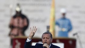 Erdogan trestá miss Turecka: Modelka odsouzena za urážku prezidenta