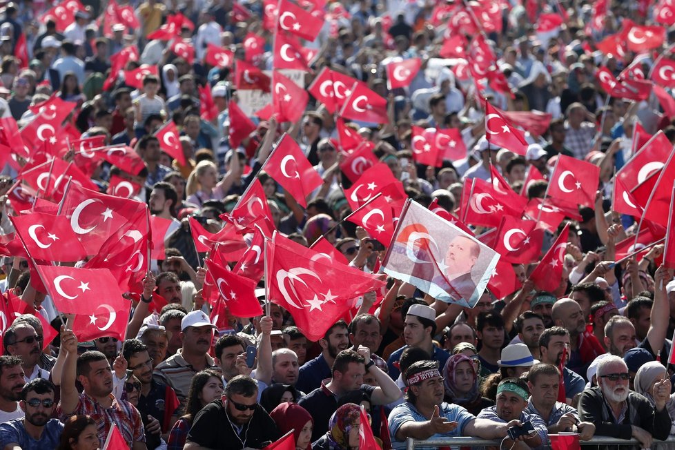 Erdogan kvůli arménské genocidě: Jste vůbec Turci? Nadával německým poslancům tureckého původu.