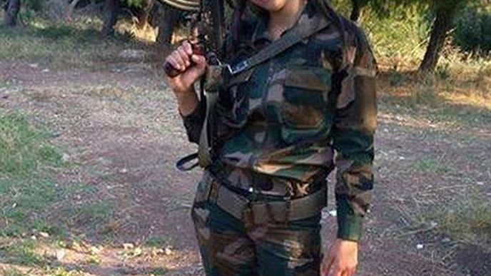 Mervet Saídová, která dosáhla hodnosti poručíka, byla členkou syrské republikánské gardy, která stojí na straně diktátora Bašára Asáda. Minulý týden byla zabita povstalci a syrská média i sociální sítě tvrdí, že je první ženou – mučednicí, která obětovala svůj život pro prezidenta, přímo v boji.
