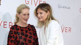 Herečka Meryl Streepová se svou dcerou Louisou Gummer, kterou porodila těsně před svými 42. narozeninami.