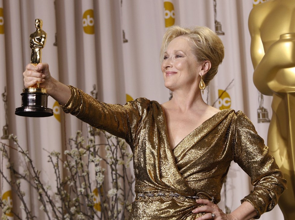 Meryl Streep s Oscarem za »Železnou lady«.