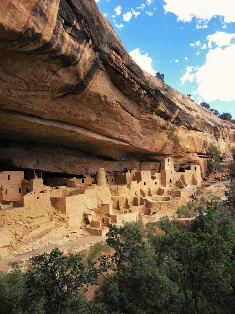 Nejznámější obydlí kmene Anasaziů v oblasti  dnešního národního parku Mesa Verde.