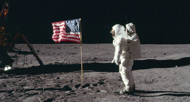50 let od přistání na Měsíci: Tragédii Apolla 11 zabránila propiska