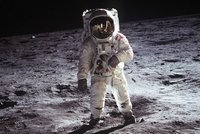 První kroky na Měsíci za 41 milionů: Na unikátních nahrávkách vydělal stážista