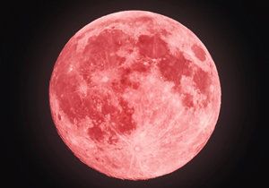 V pondělí časně ráno bude na nebi k vidění krvavý Měsíc, zatmění i takzvaný superúplněk.