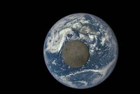 NASA zveřejnila unikátní záběry: Takhle vypadá odvrácená strana měsíce