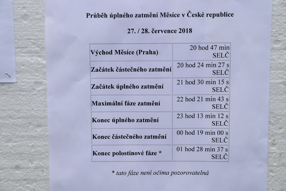 Česko sleduje zatmění Měsíce (27. 7. 2018)