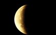 Pozorování rudého zatmění Měsíce v německém Frankfurtu (27.7.2018)