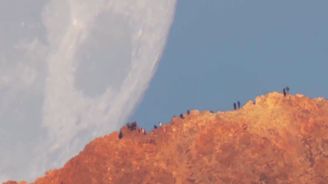 Narazí do Země? Unikátní video zachycuje fascinující optický klam blížícího se Měsíce