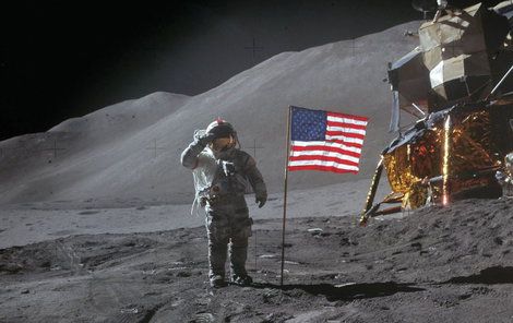 Přistání Američanů na Měsíci.