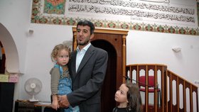 Představitel muslimské nadace v Brně Muneeb Hassan měl na starosti hlídání dcer svých přátel