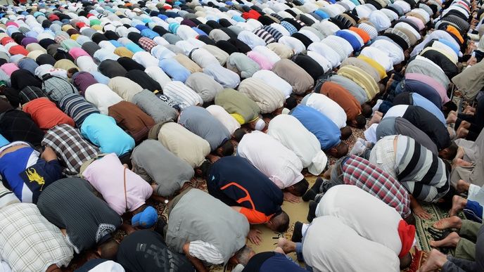 V Praze je mešita, kterou muslimové vydávají jen za jazykovou školu. Podvedli u toho úřady