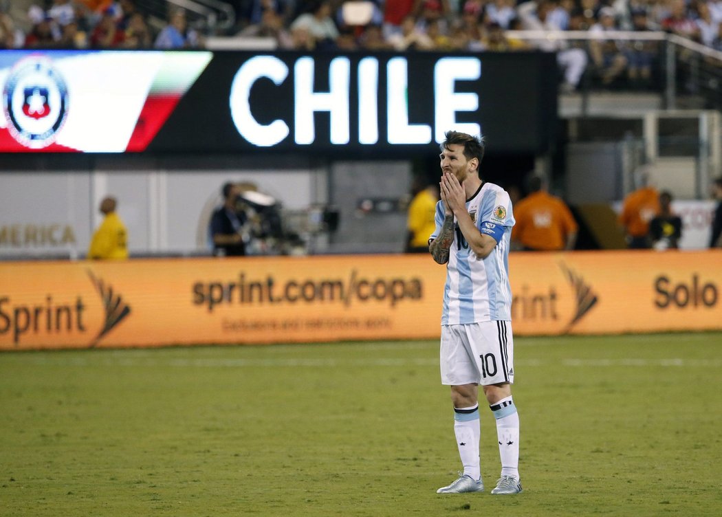 Zklamaný Lionel Messi po prohře ve finále Copa América